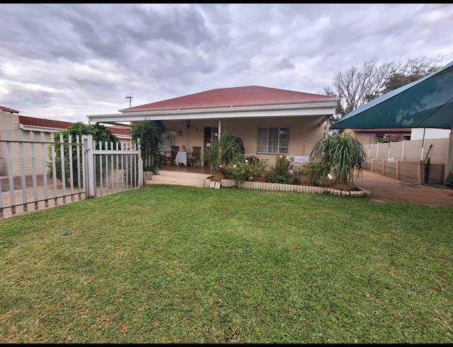 3 BEDROOM HOUSE FOR SALE IN RENSBURG